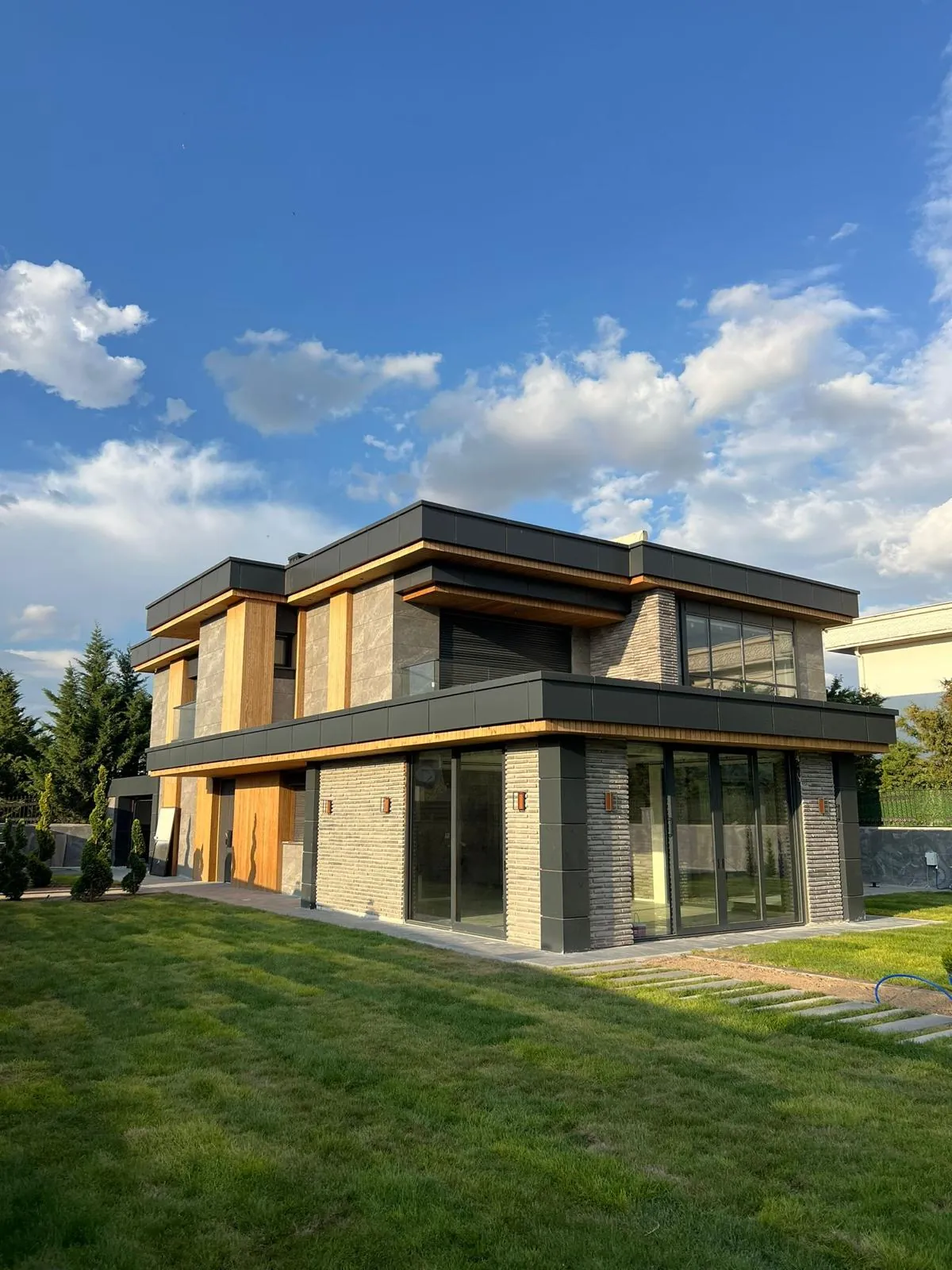 Havuzlu Villa Cephe ve Doğrama Sistemleri