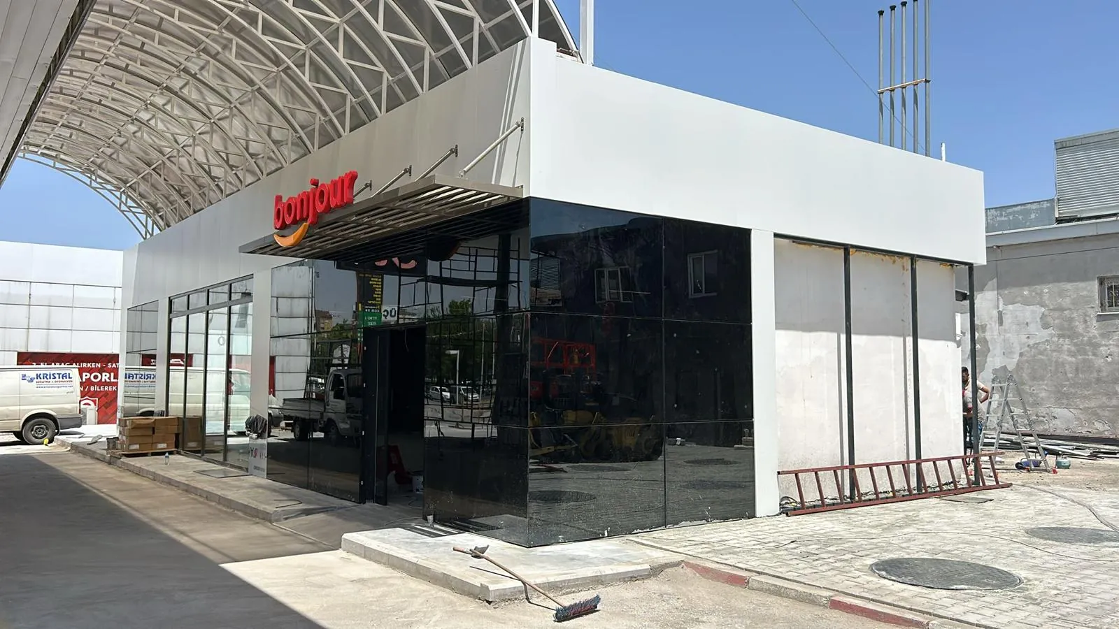 Bonjour Market Cephe Kaplaması