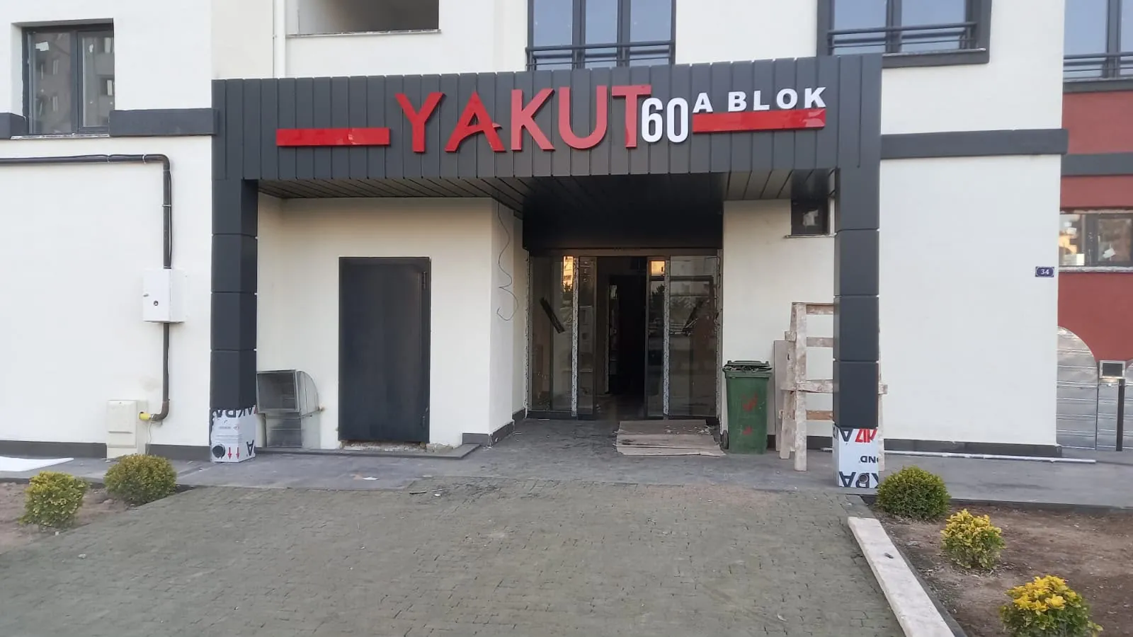 Yakut 60 A Blok Giriş Cephesi