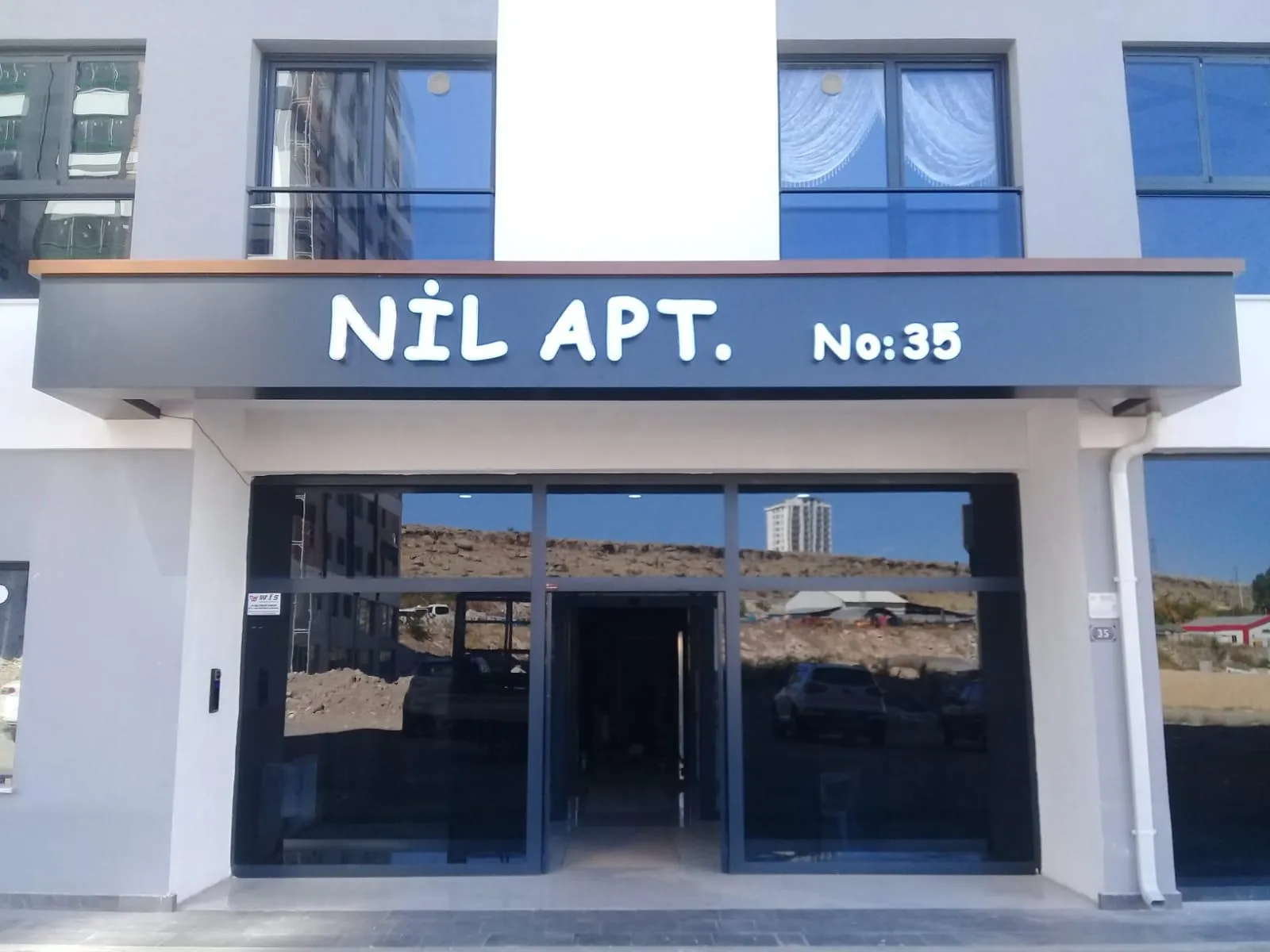 Nil Apartmanı Giriş
