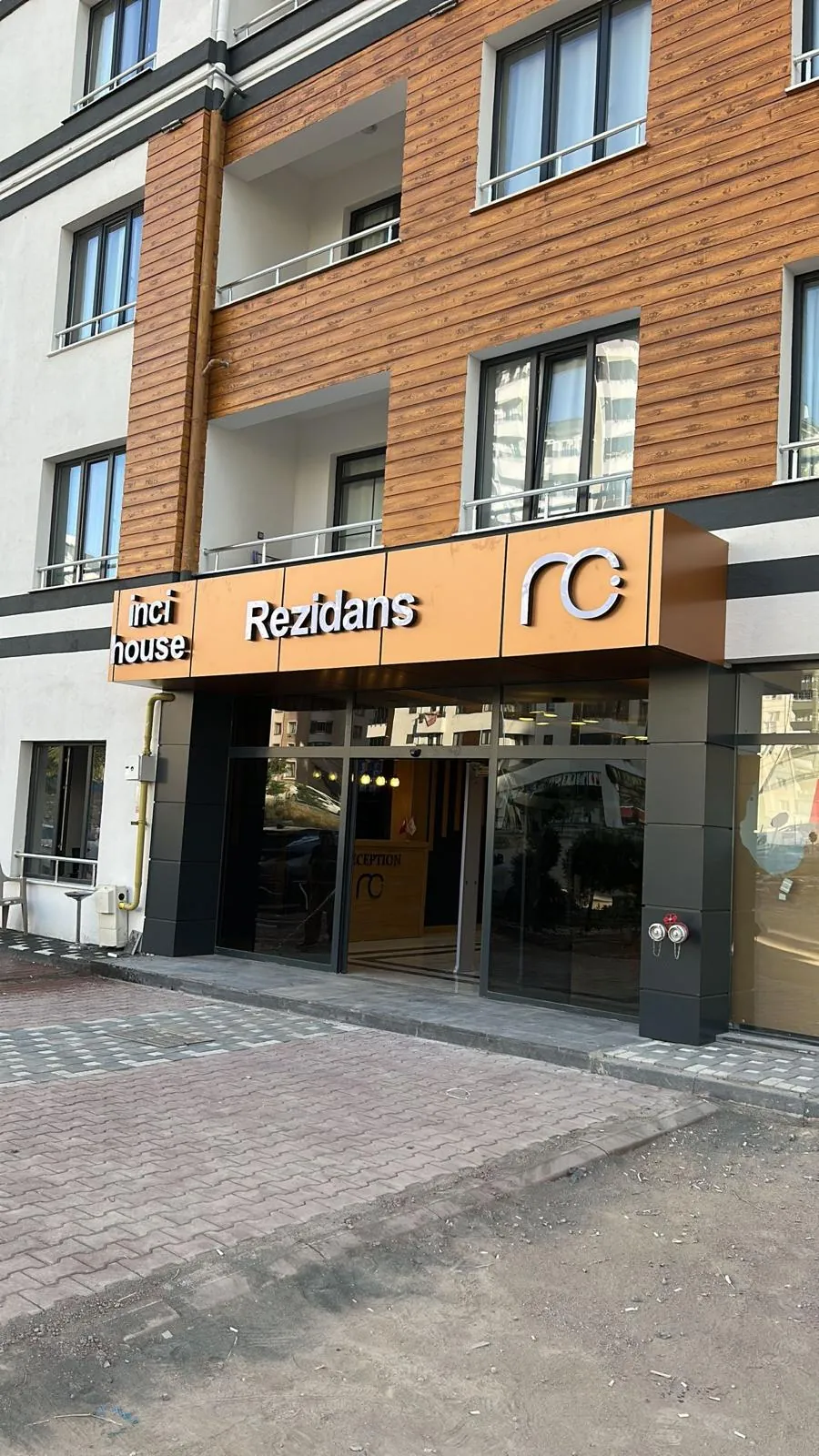 İnci House Rezidans Giriş