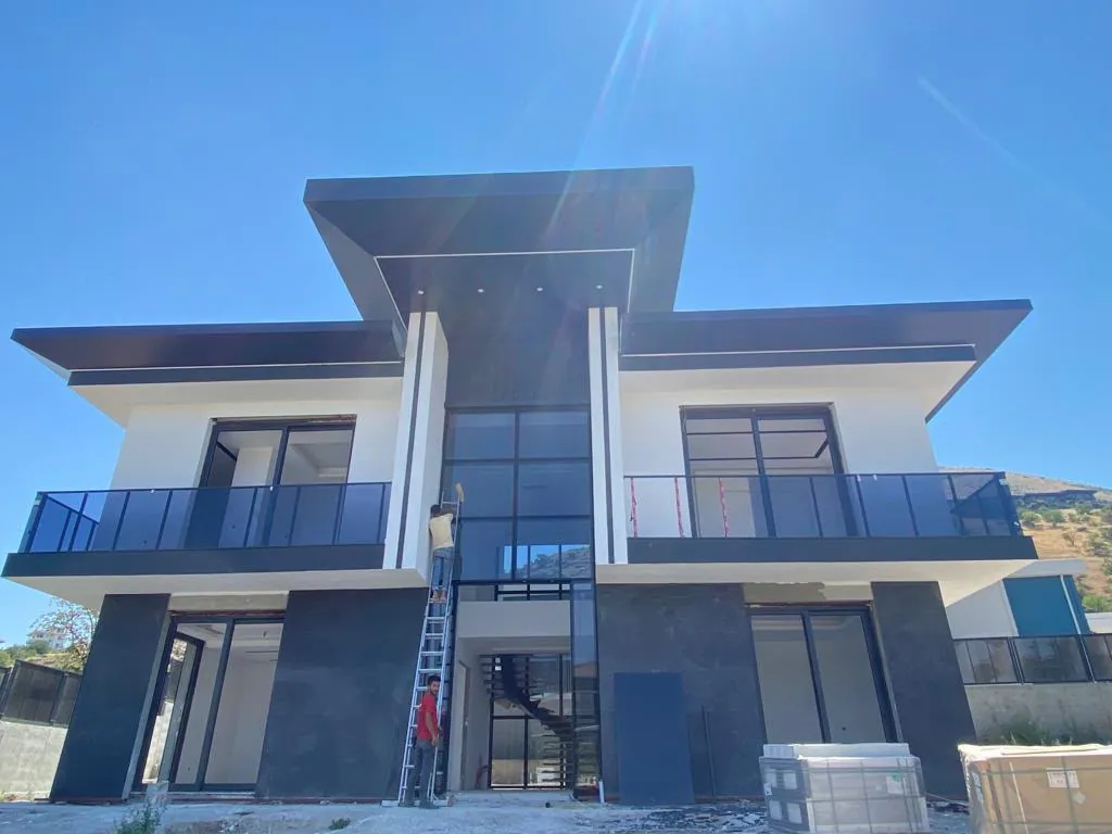 Villa Cam Merdiven Kulesi ve Saçak