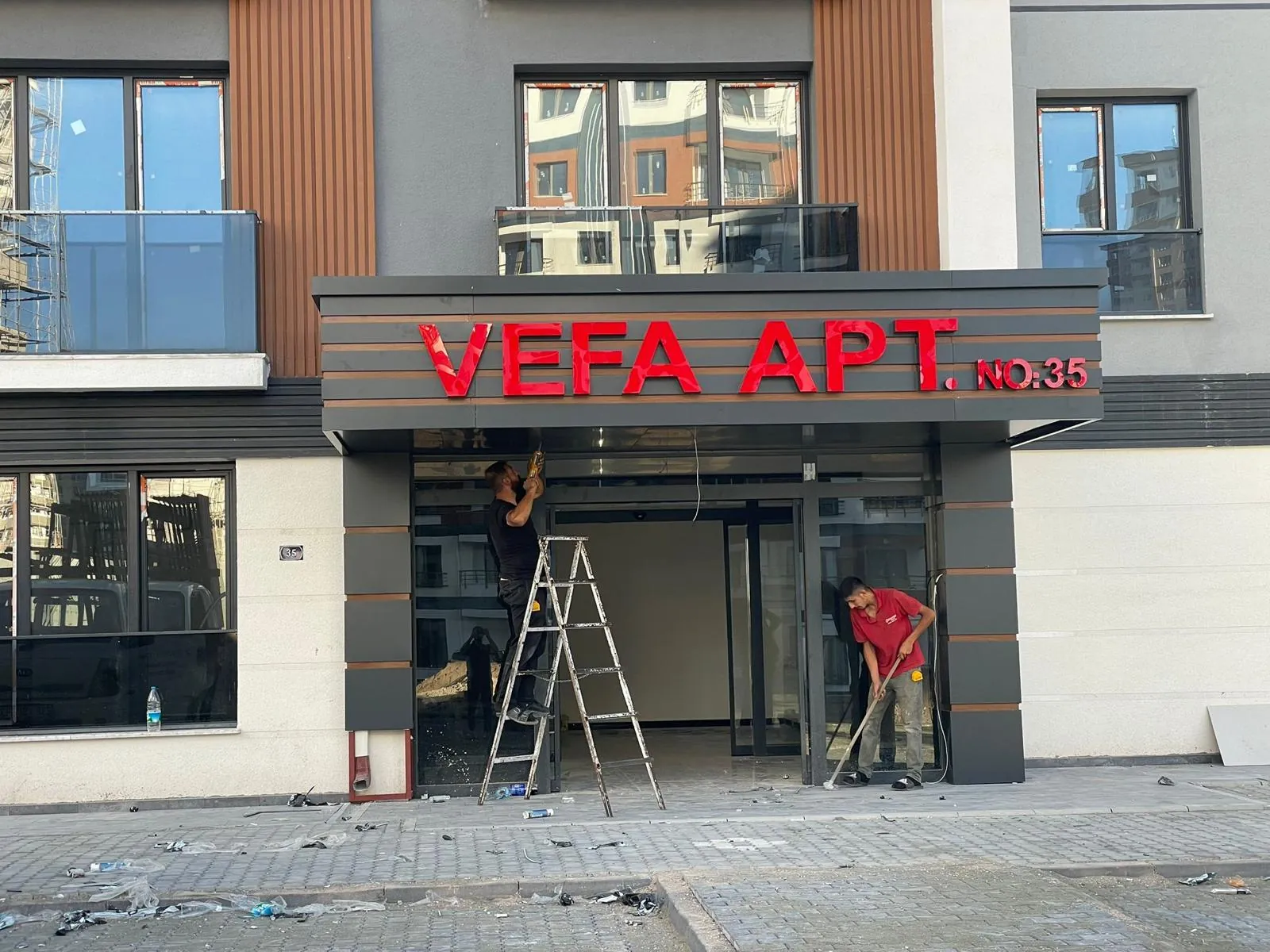 Vefa Apartmanı Giriş