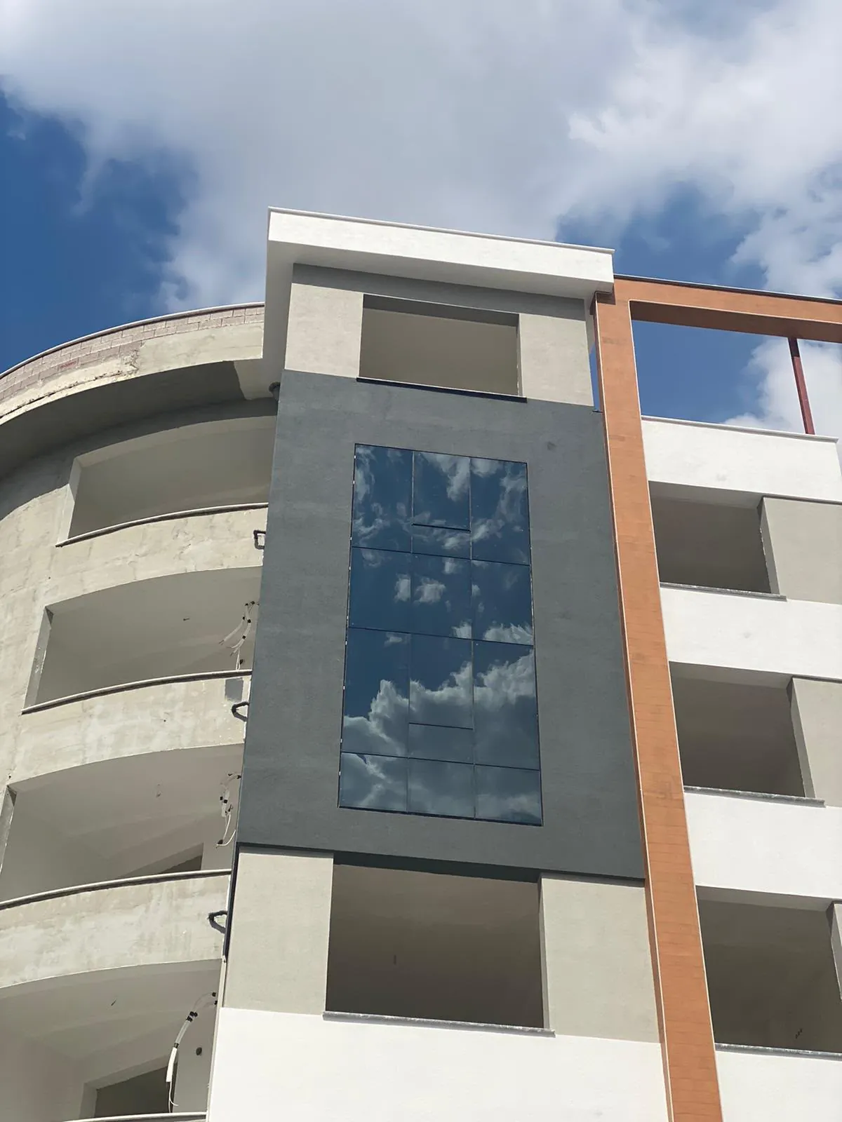Apartman Cam Şerit ve Ahşap Desenli Bant