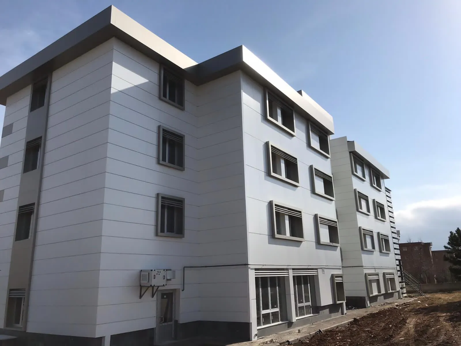 Dört Katlı Bina Panel Cephe Kaplaması