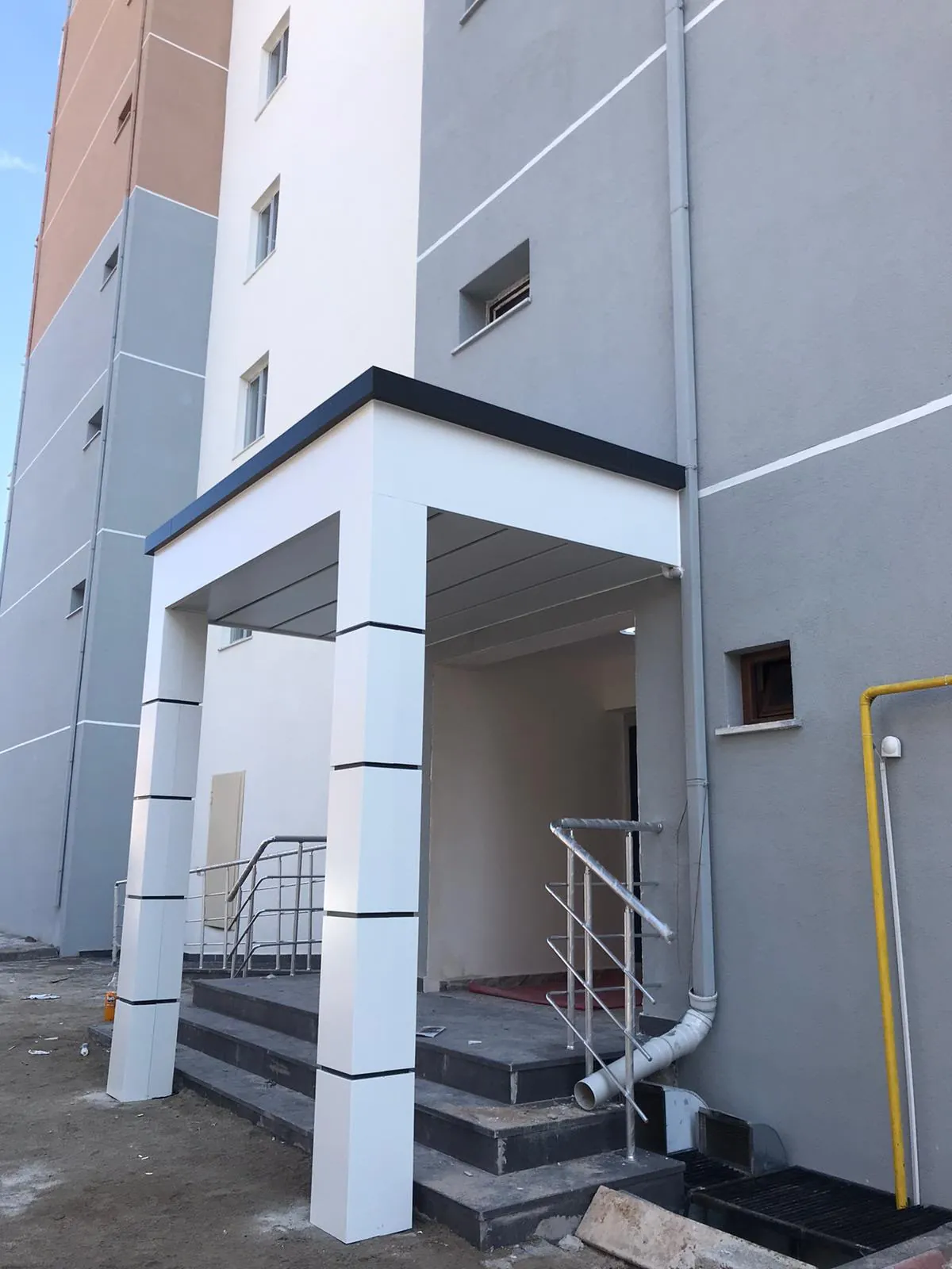 Apartman Giriş Saçağı