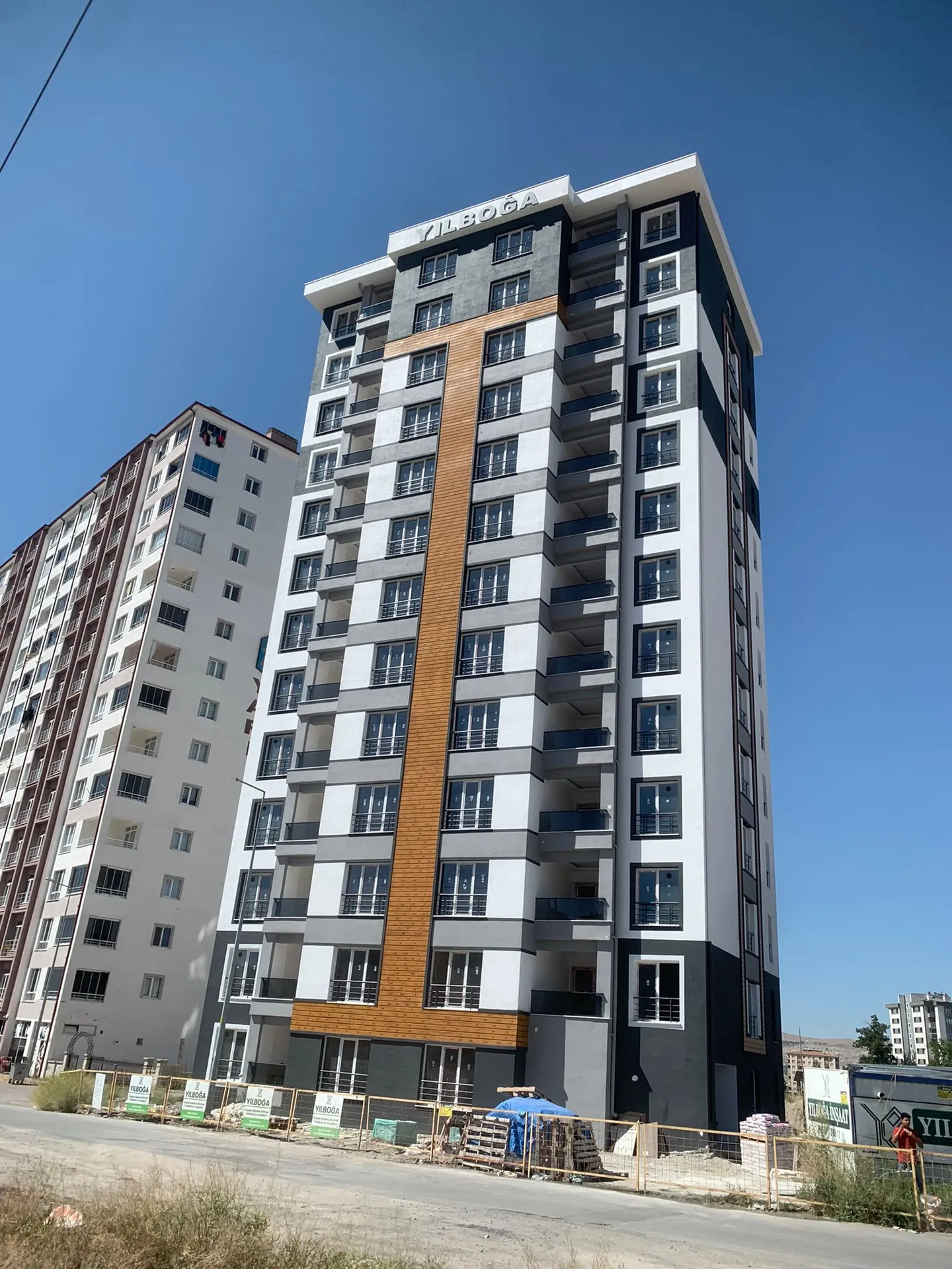 Yüksek Katlı Konut Ahşap Desenli Kompozit Cephe