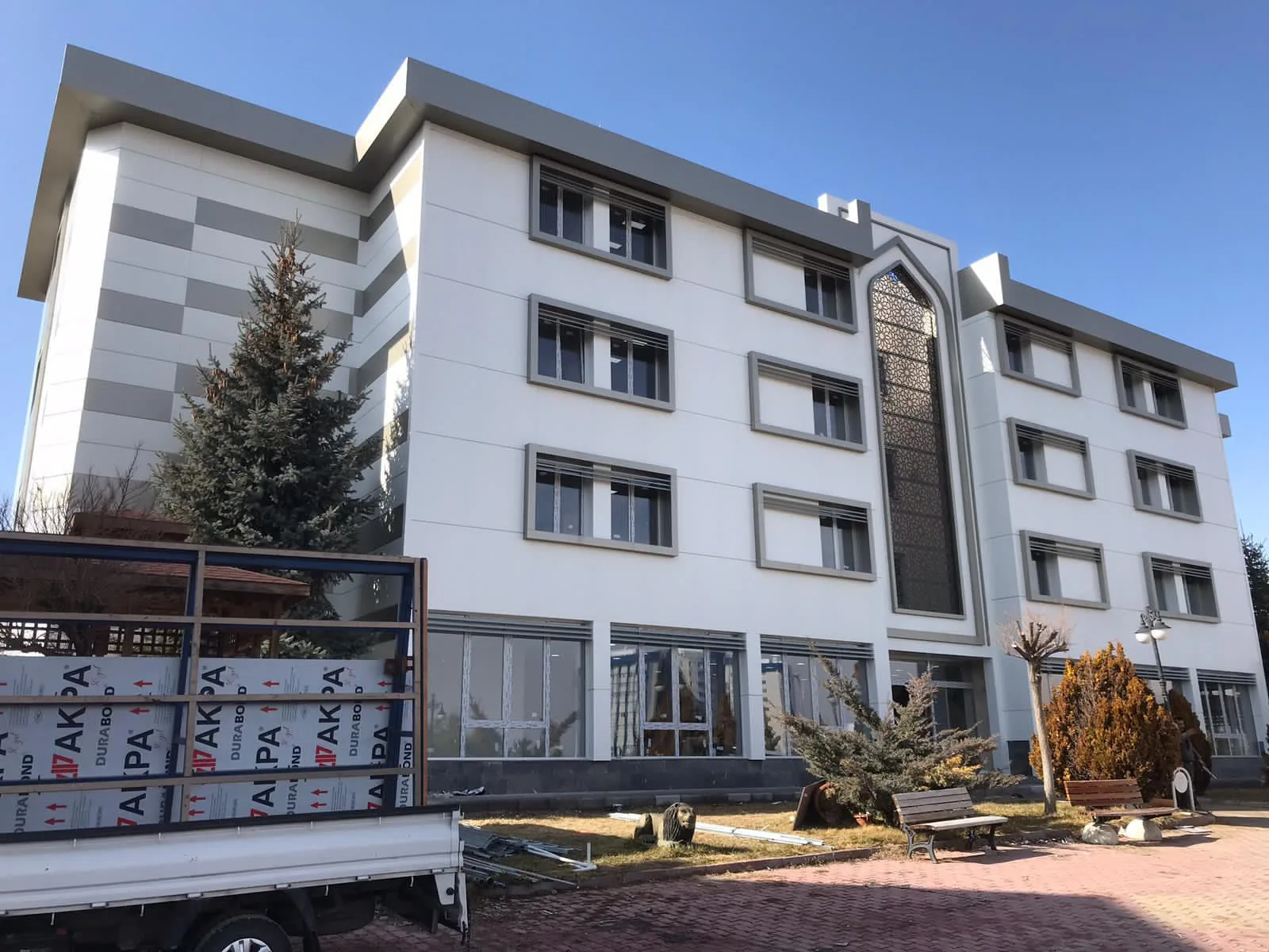 Dekoratif Panelli Kurum Binası